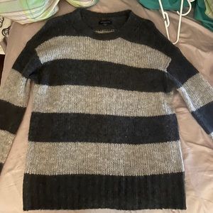 American eagle grey legging fit sweater